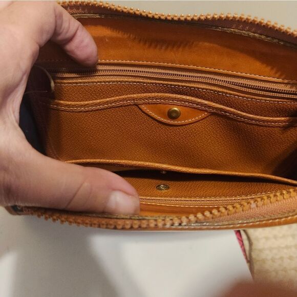 Vintage VG '80s Dooney & Bourke Classic Black/Tan Leather Zip Top Crossbody Bag - Picture 10 of 10